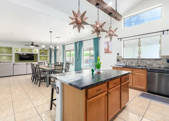 Cactus House 5br Family Fun Hub Holiday home *